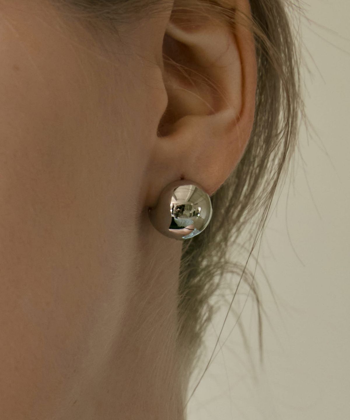 디모멘트(DMOMENT) Eloise 볼 원터치 귀걸이 (Rhodium Plated)