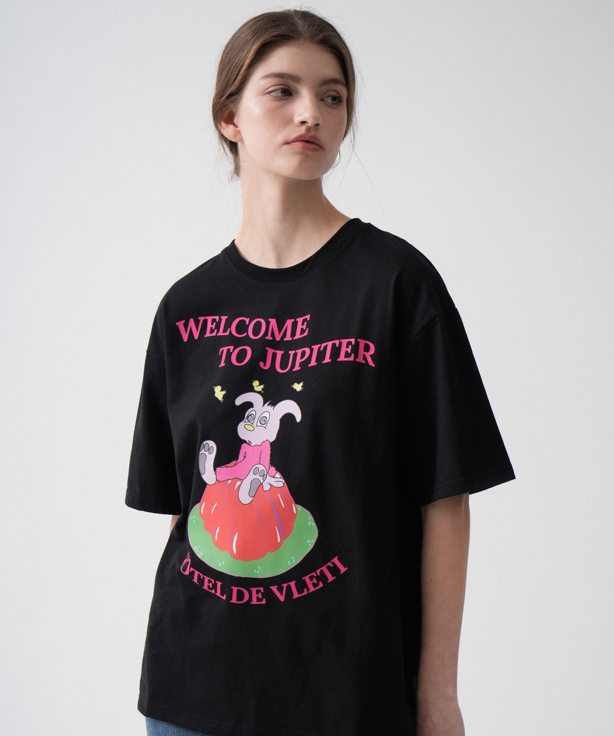 블레티(VLETI) Pink Rabbit Art Work Printing Overfit T-shirt (Black)