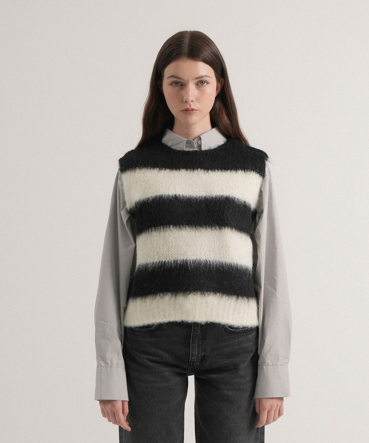 블레티(VLETI) Wool Stripe Brush Knit Vest (Black)