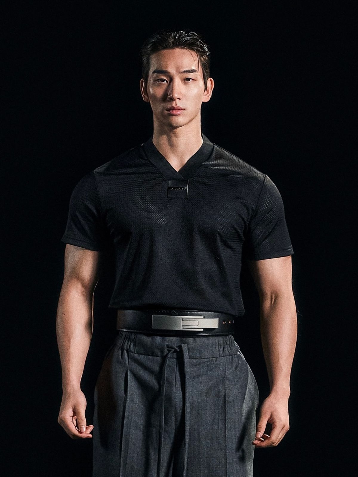 아웃오브(OUTOF) Black Mesh V Neck T Shirt