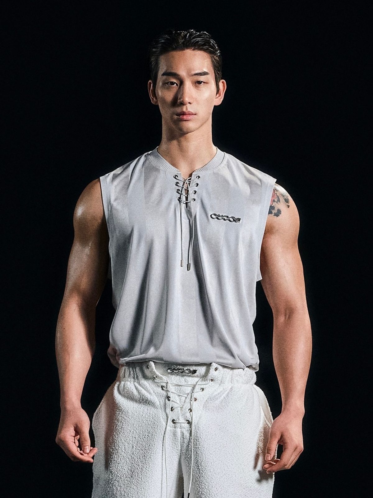 아웃오브(OUTOF) Lace-up Glossy Stripe Sleeveless [Gray]