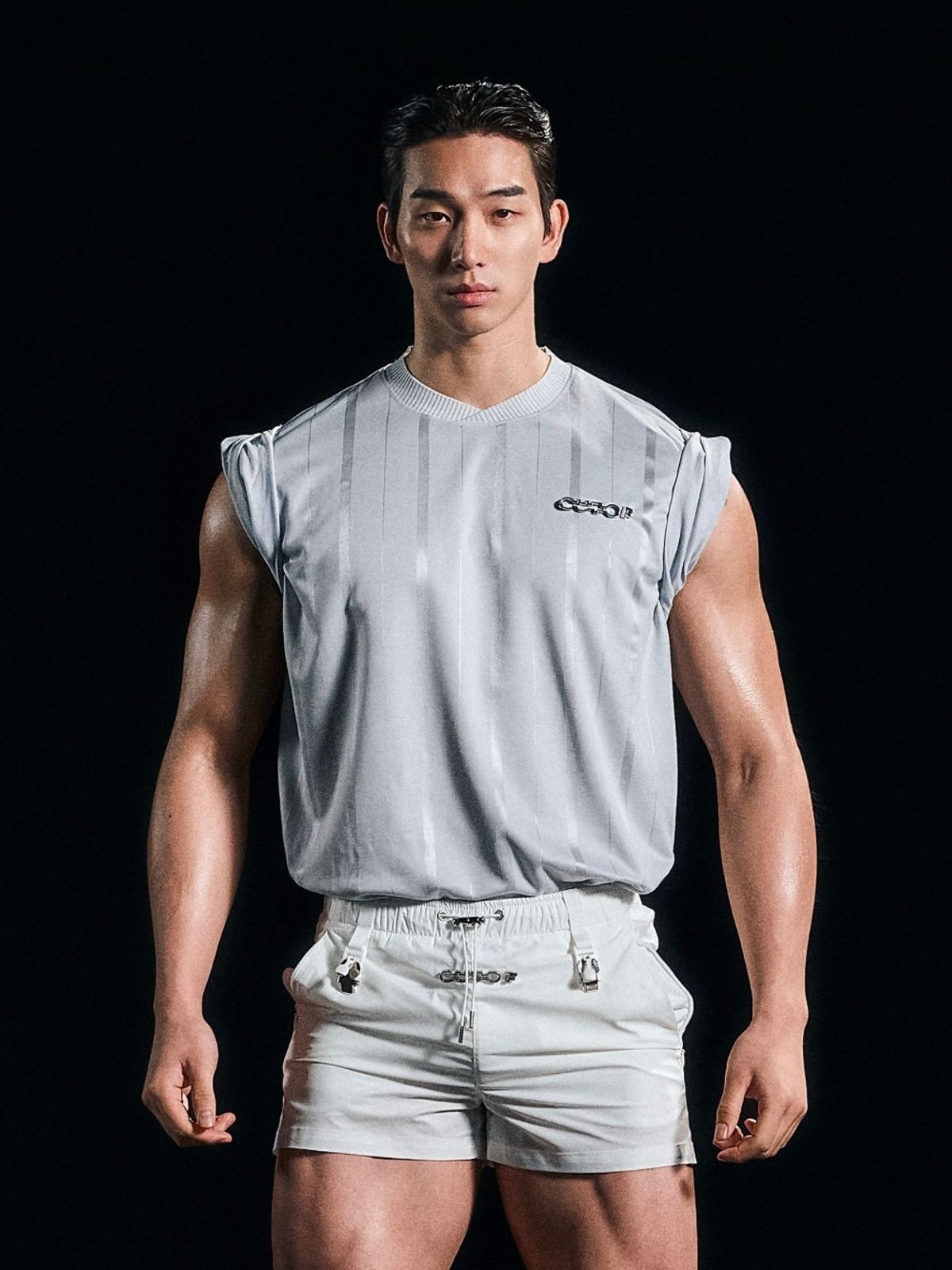 아웃오브(OUTOF) Gray Cuffed Sleeves Glossy Stripe Sleeveless