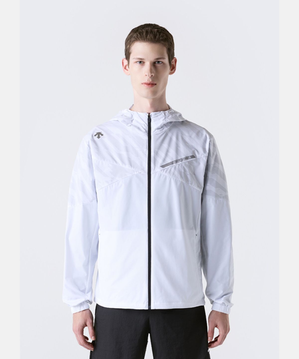 데상트(DESCENTE) 터프 우븐 후드형 바람막이 자켓 화이트 SR323RWB71