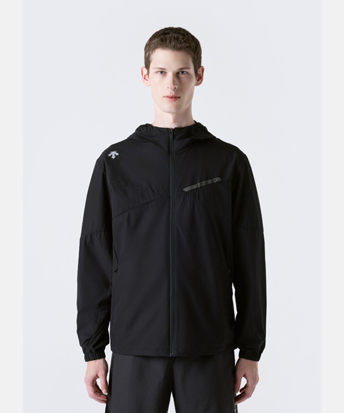 데상트(DESCENTE) 터프 우븐 후드형 바람막이 자켓 블랙 SR323RWB71