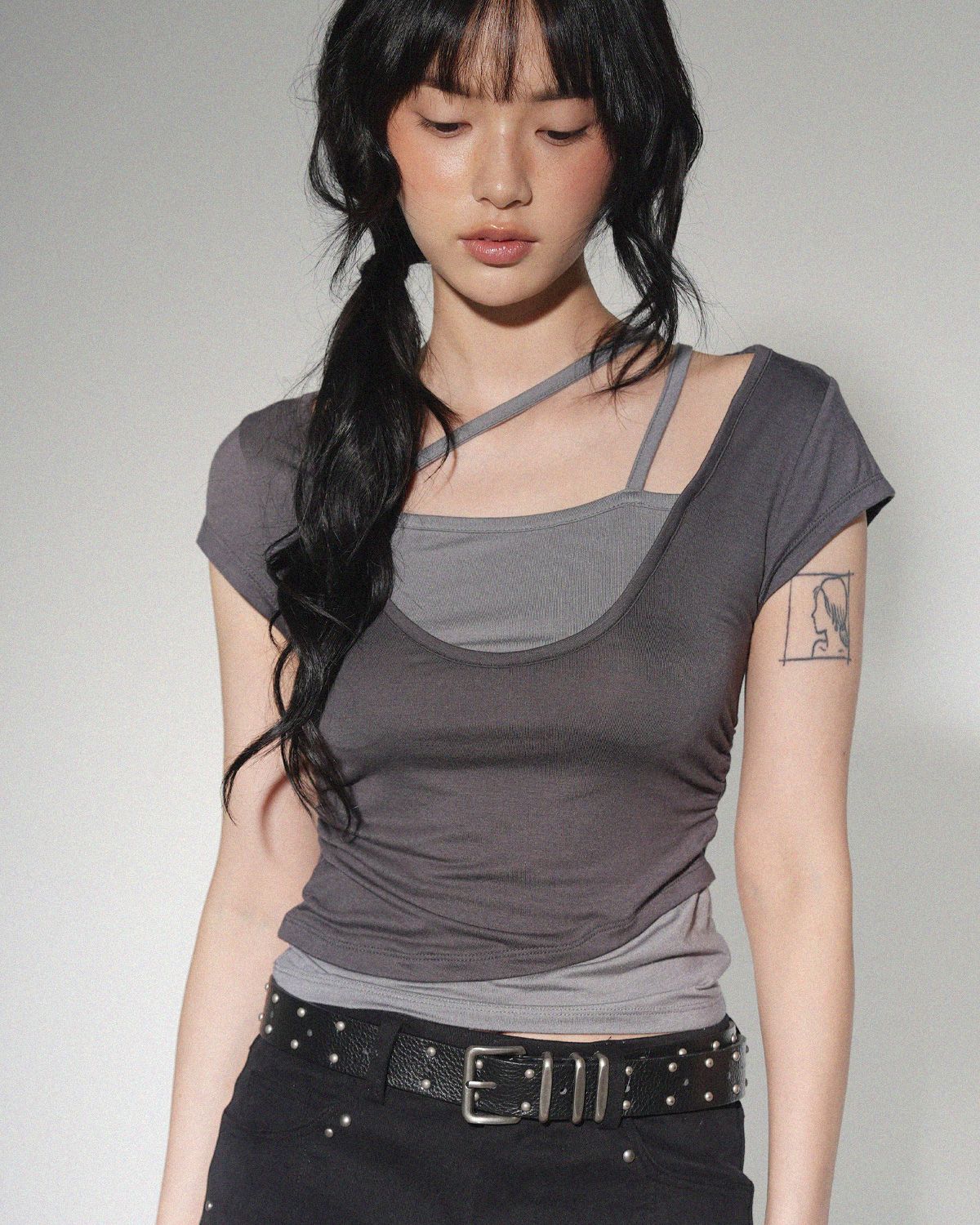 여린(YEORIN) Asymmetry Layered Tee (Charcoal)