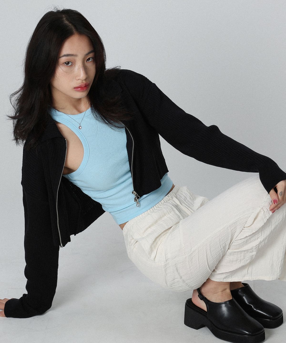 블레티(VLETI) Wool Calla Two-way Crop Knit Cardigan (Black)