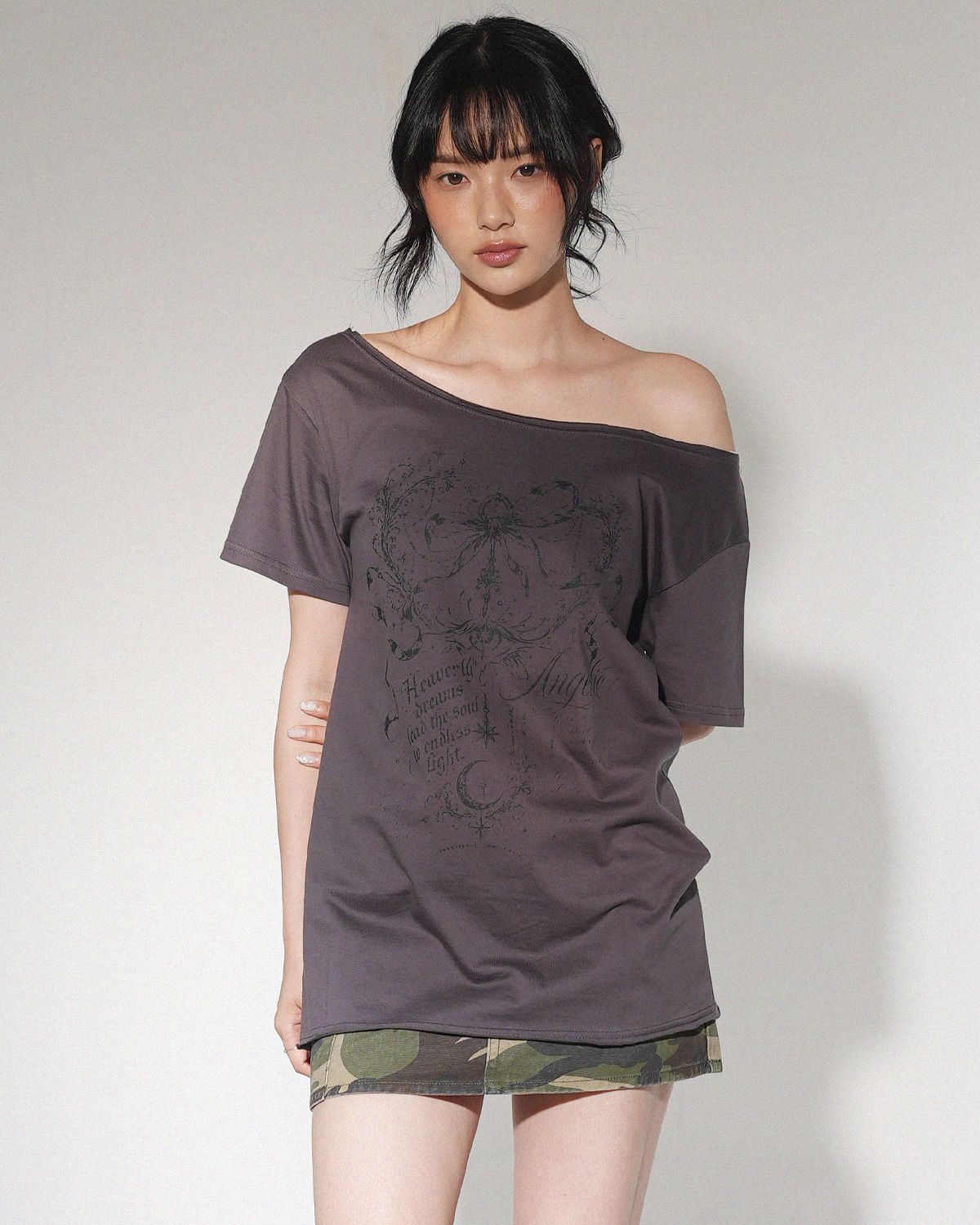여린(YEORIN) Graphic Boat Neck Tee (Charcoal)