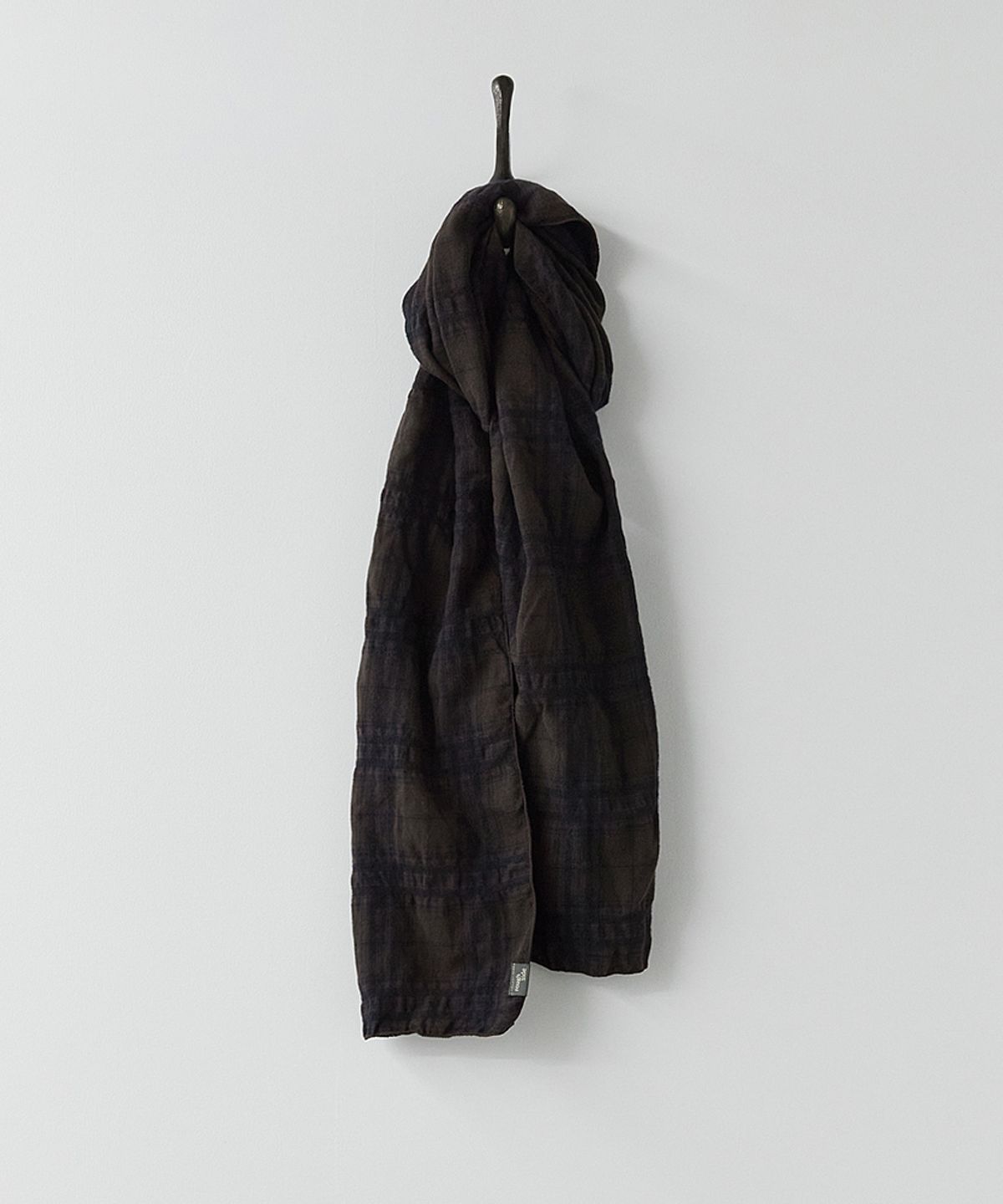 러프사이드(ROUGHSIDE) Crease Check Scarf Dark Brown
