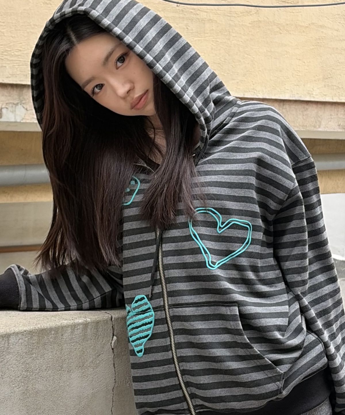 로긴 앤 로지(ROGIN N ROSIE) Heart Stripe Oversized Hood Zip Up Black Gray
