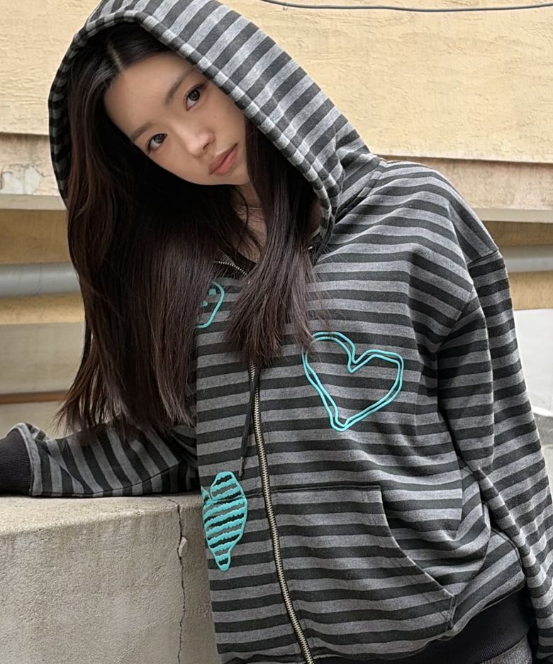 Heart Stripe Oversized Hood Zip Up Black Gray