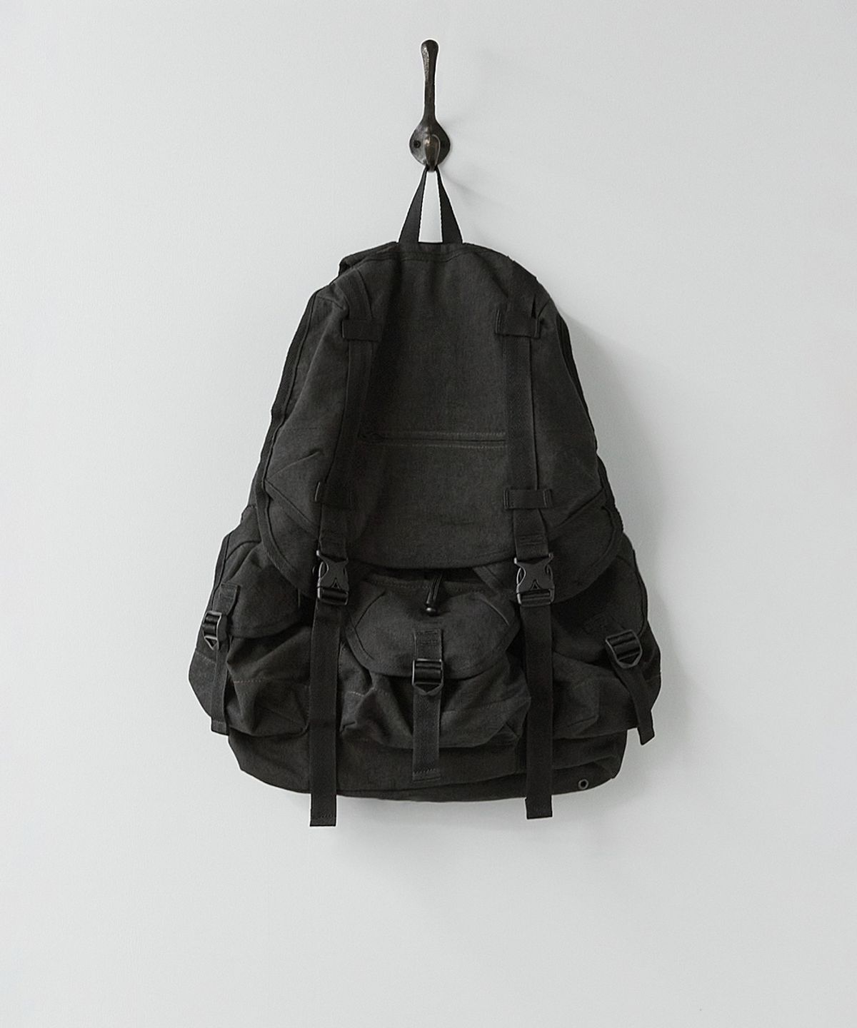 러프사이드(ROUGHSIDE) Canteen Backpack Charcoal
