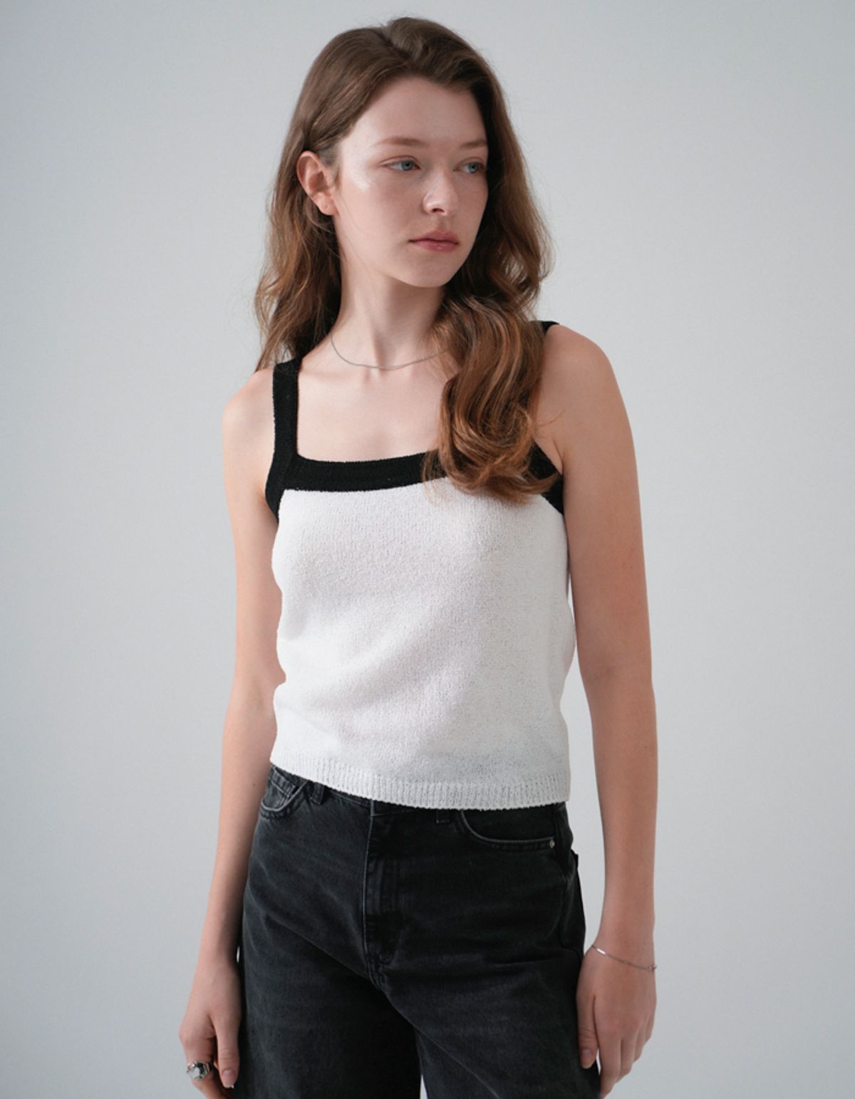 블레티(VLETI) Summer Square Color Matching Knit Sleeveless (White)