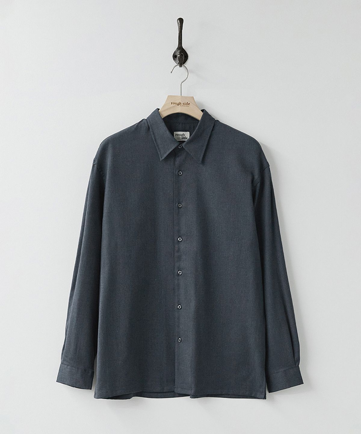 러프사이드(ROUGHSIDE) Sleek Shirt Navy