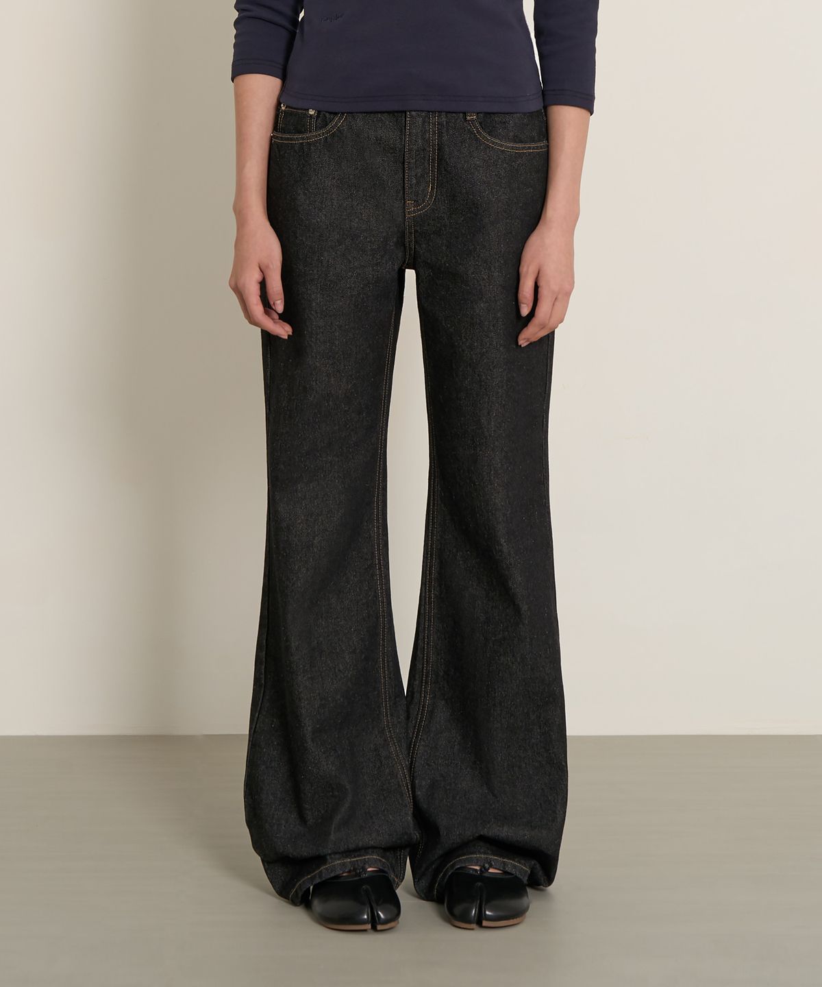 페플리(PEPLEE) Flap Boots Cut Denim Pants (Black)