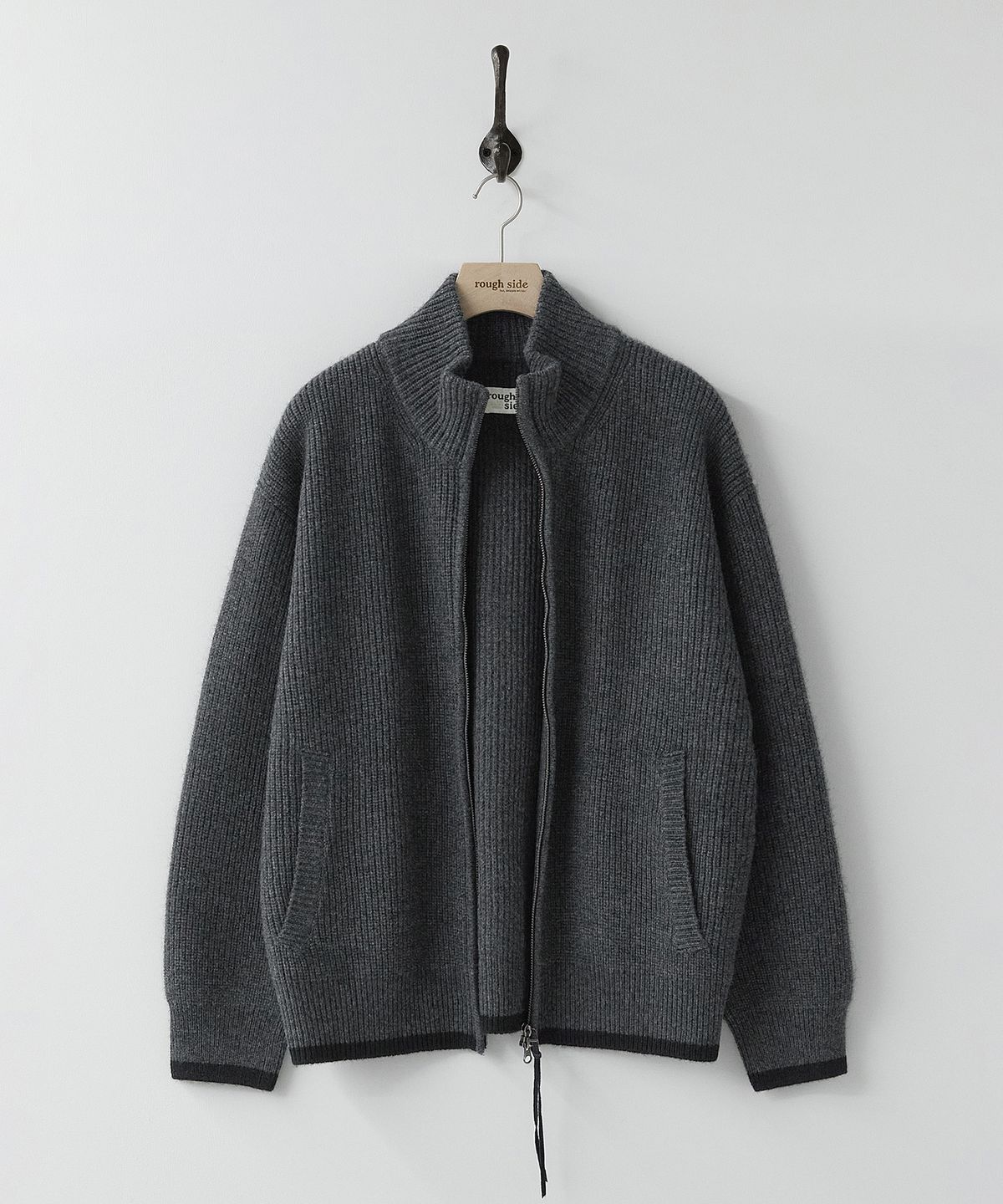 러프사이드(ROUGHSIDE) Highneck Knit Bomber Charcoal