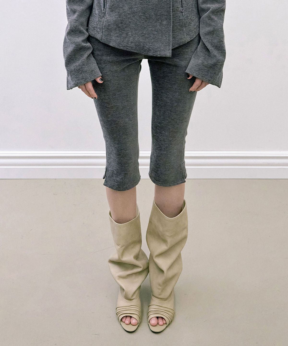 스컬프터(SCULPTOR) Corduroy Capri Pants Charcoal