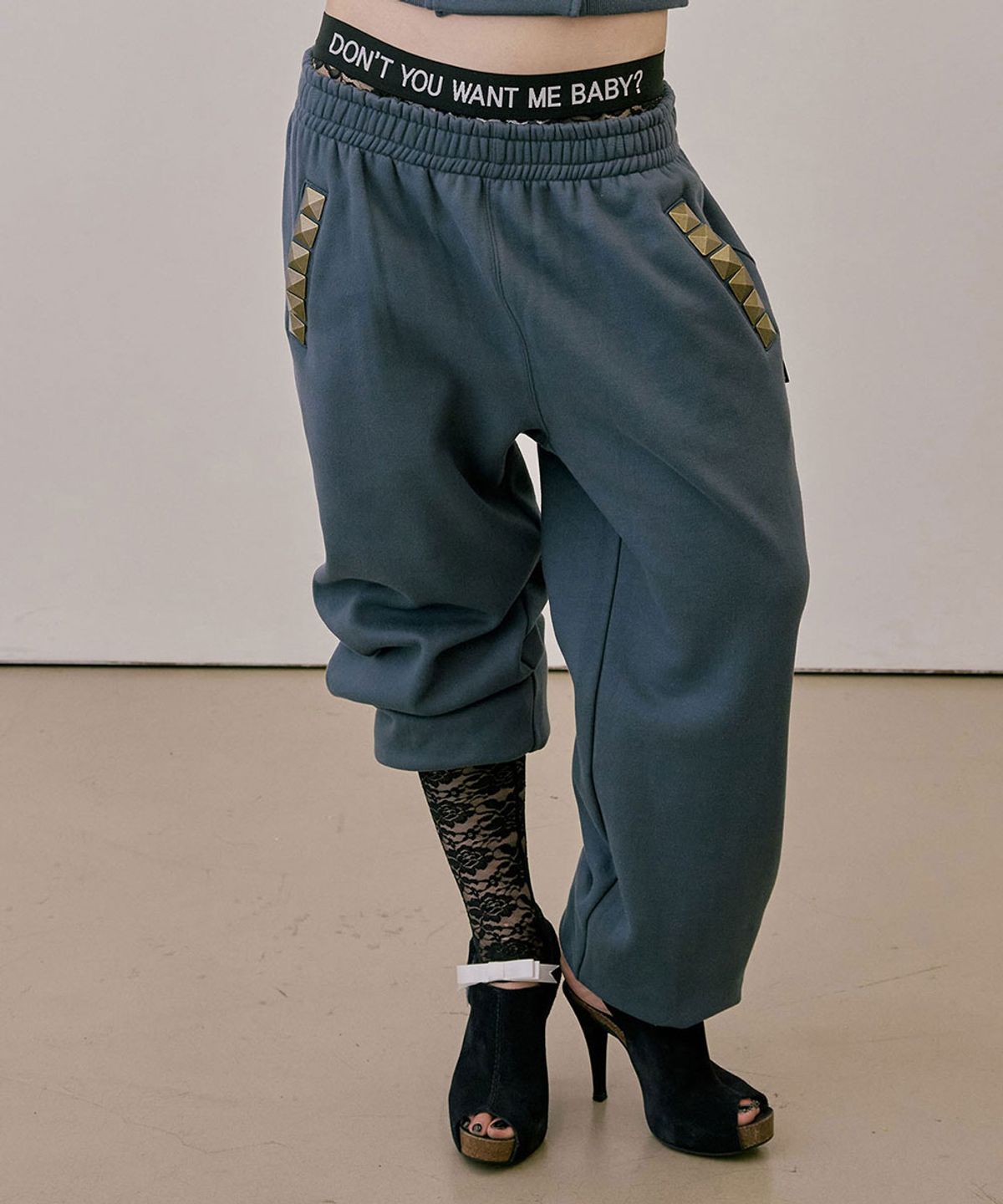 스컬프터(SCULPTOR) Napoleon Stud Sweatpants Charcoal