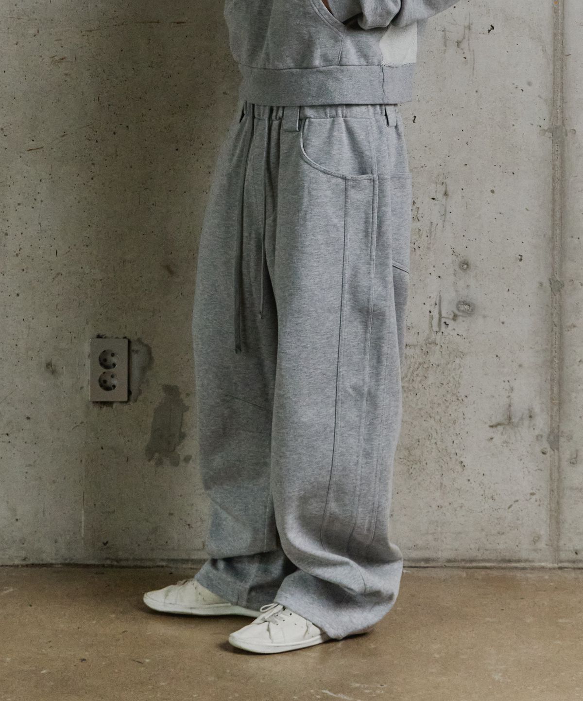 9999아카이브(9999ARCHIVE) Technical Curved Sweat Pants