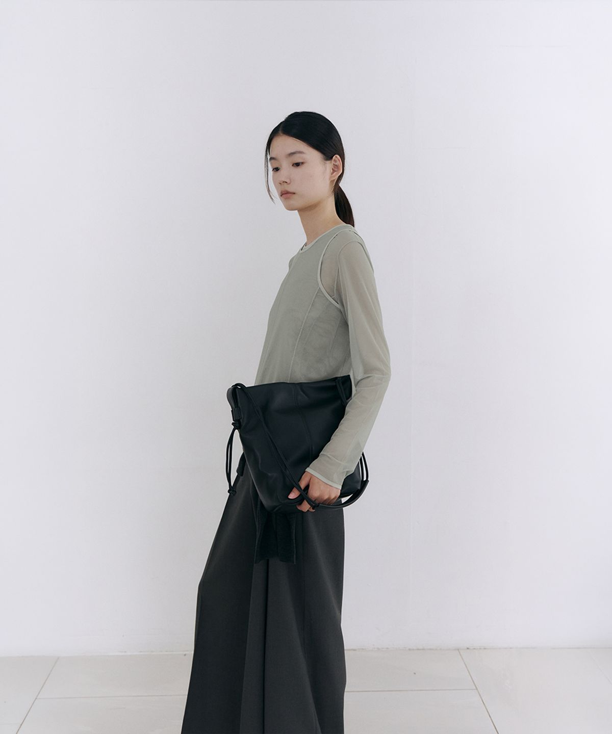 로우타이드(LOW TIDE) MINIMAL BUCKET BAG [BLACK]