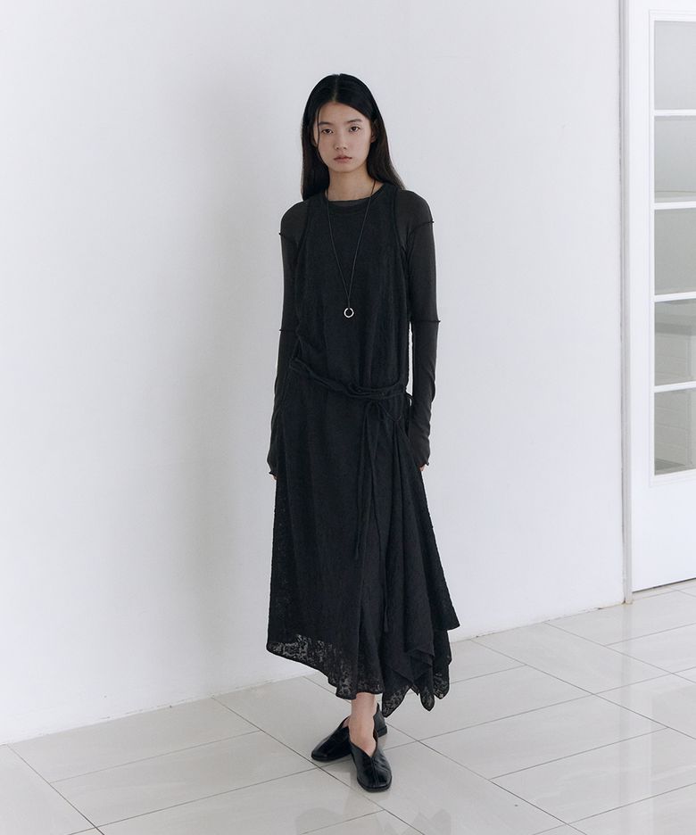 LACE OVERLAY WRAP DRESS [BLACK]