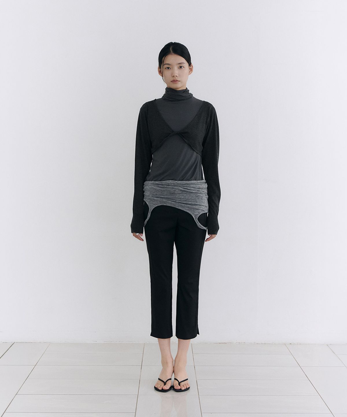 로우타이드(LOW TIDE) ESSENTIAL CAPRI PANTS [BLACK]