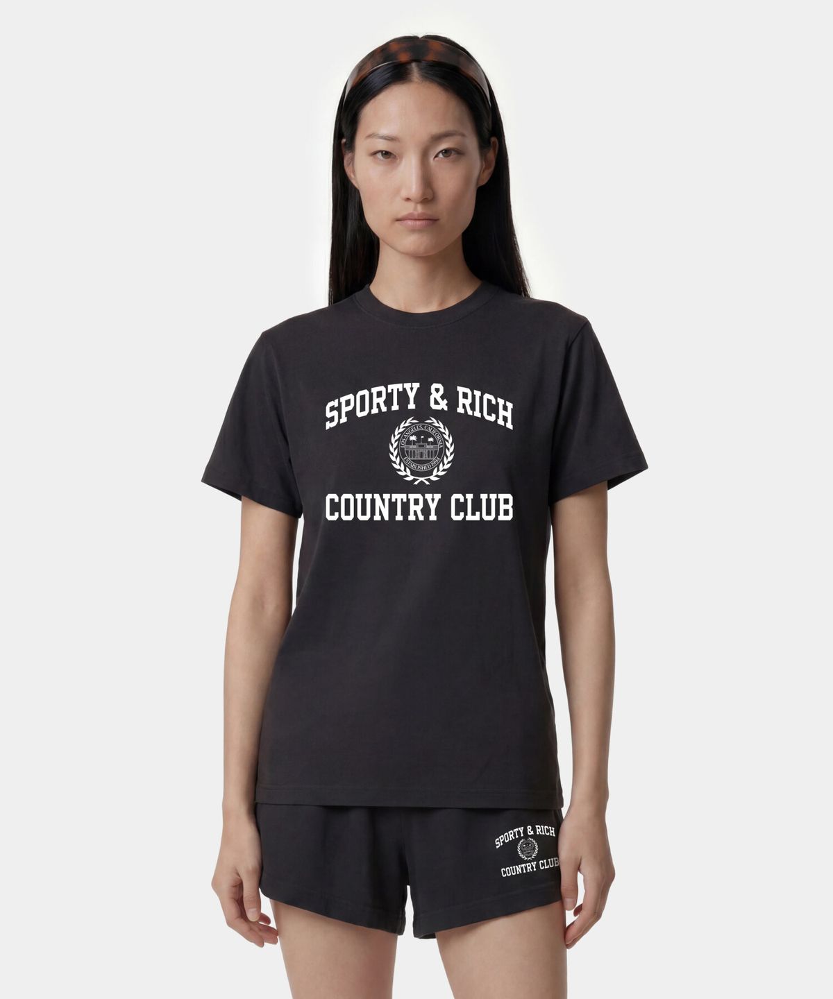 스포티앤리치(SPORTY&RICH) 바시티 크레스트 티셔츠 남여공용 - 카본 R263AUT039