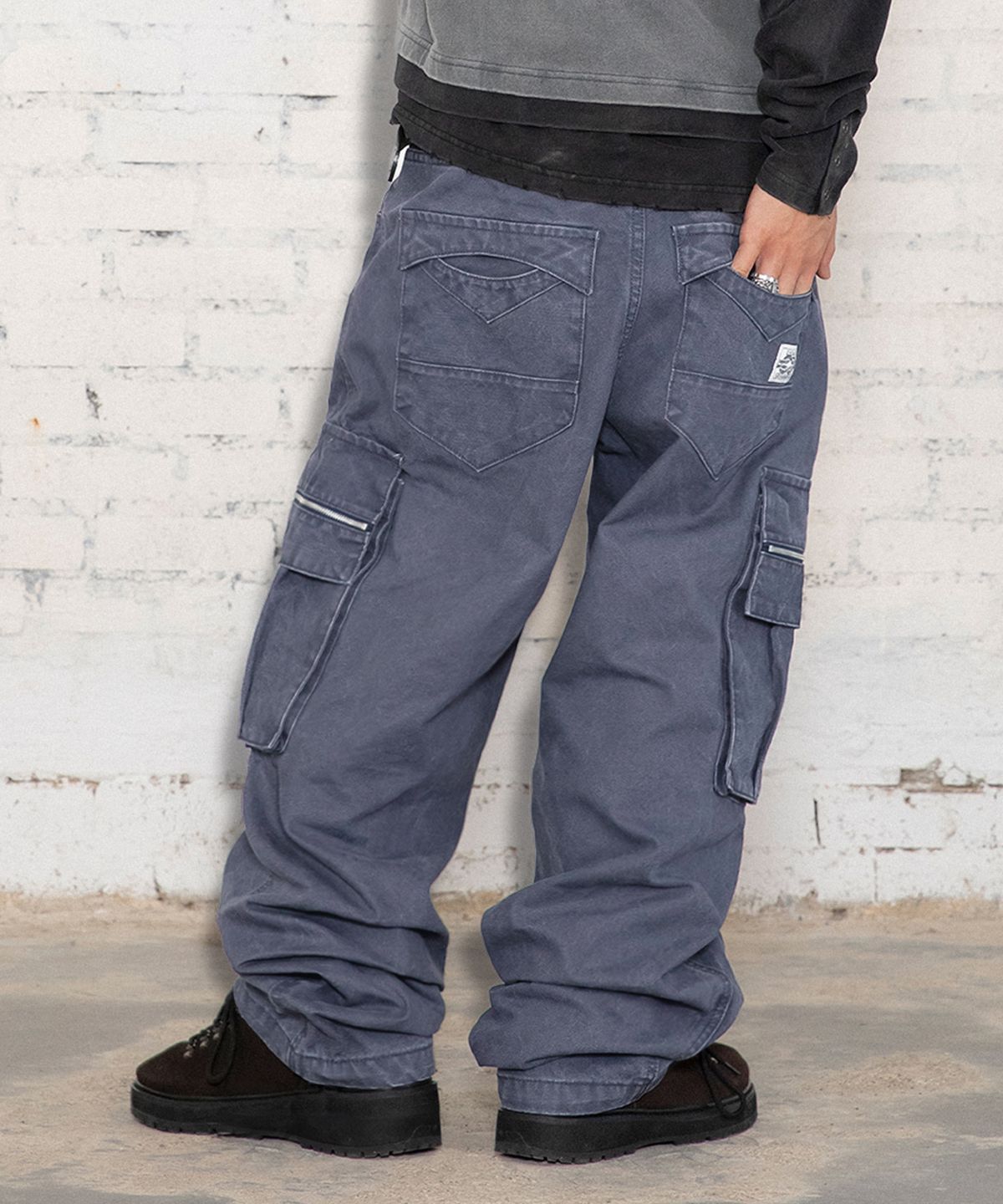 엑스톤즈(XTONZ) XP344 스택 루즈핏 워싱 코튼 카고 팬츠 (NAVY)