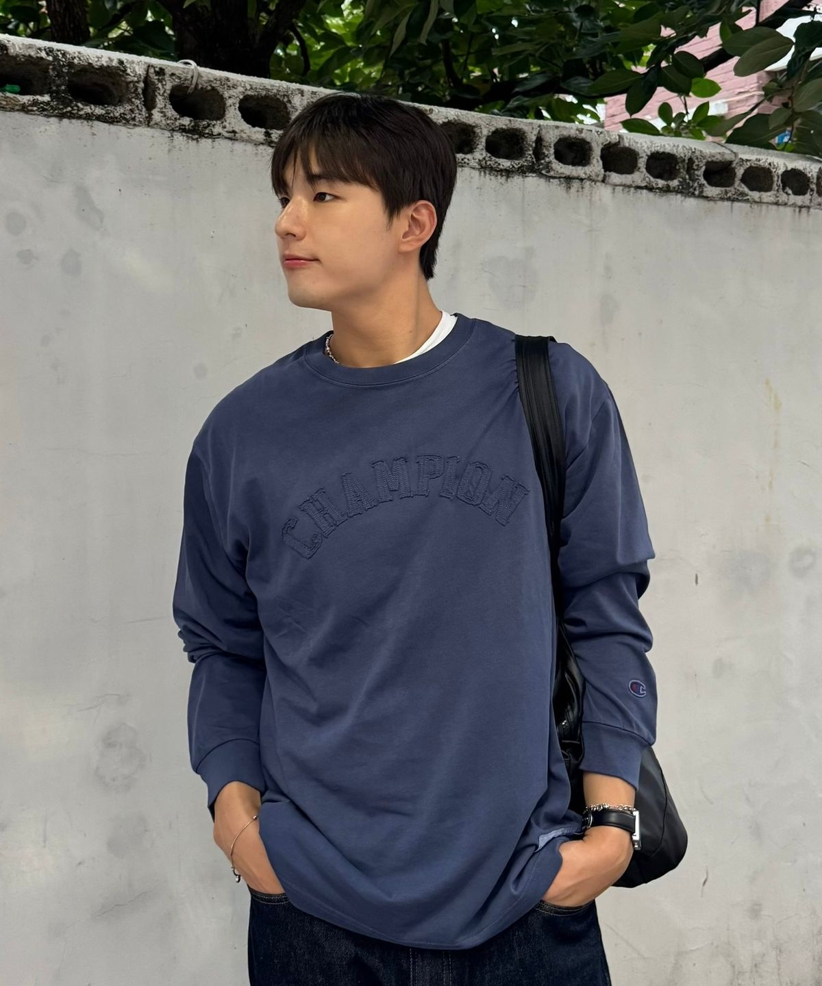 챔피온(CHAMPION) 아치 로고 루즈핏 아플리케 롱슬리브 티셔츠 Blue
