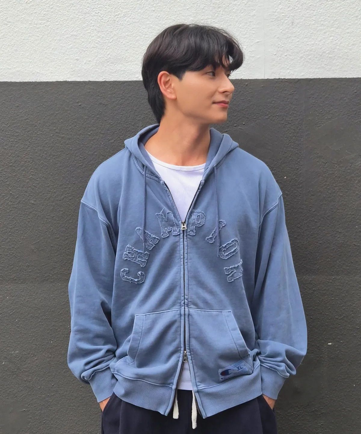 챔피온(CHAMPION) 아치 로고 루즈핏 아플리케 다잉 후드 집업 Blue