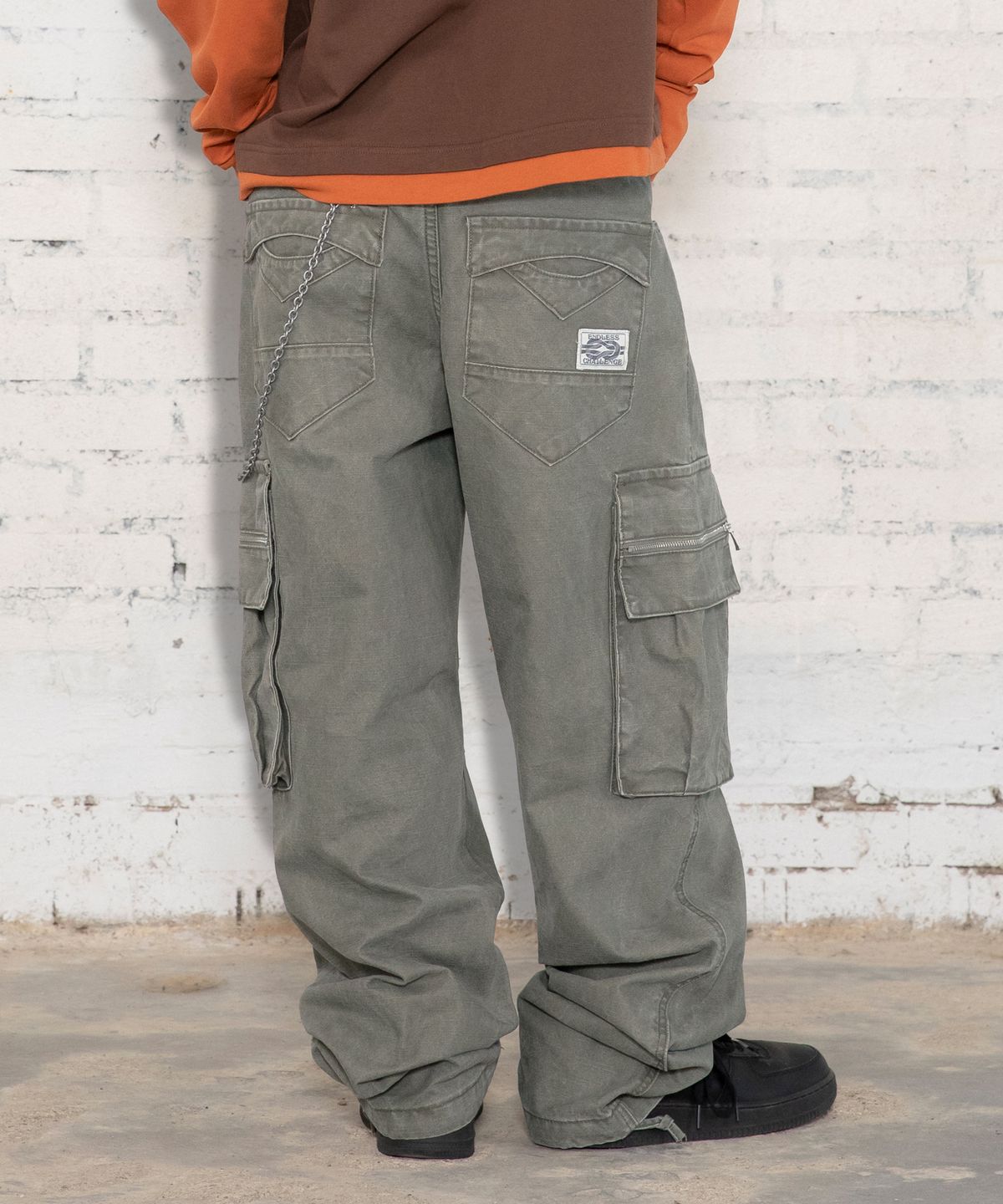 엑스톤즈(XTONZ) XP344 스택 루즈핏 워싱 코튼 카고 팬츠 (KHAKI)