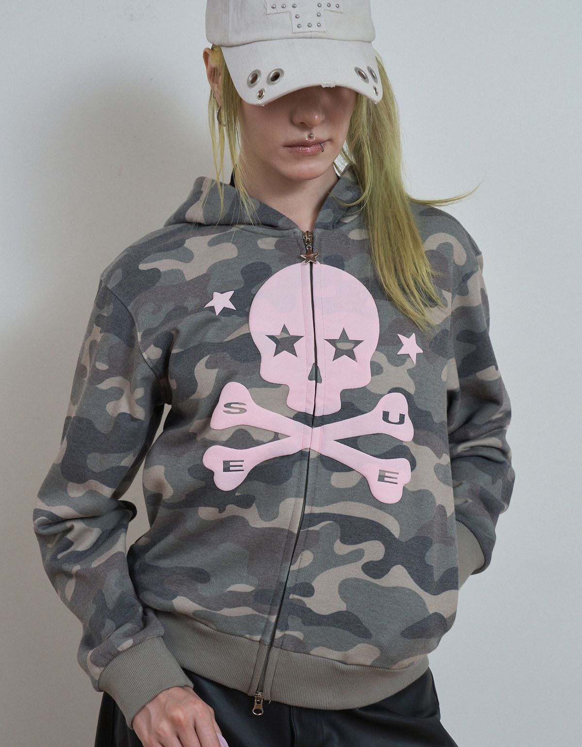 셋업이엑스이(SETUP-EXE) SKULL LOGO HOODIE ZIP-UP / CAMO