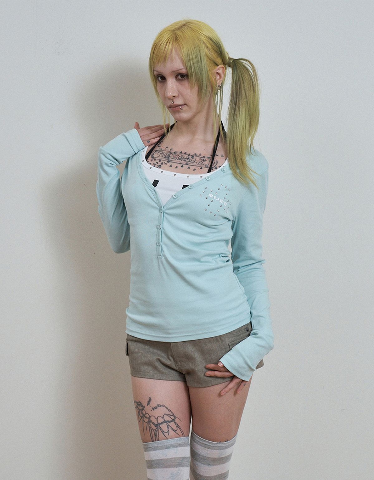 셋업이엑스이(SETUP-EXE) DEEP V-NECK BUTTON TOP / MINT