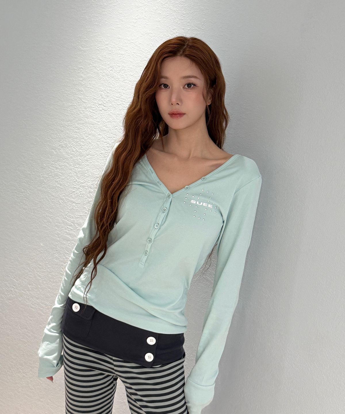 셋업이엑스이(SETUP-EXE) DEEP V-NECK BUTTON TOP / MINT