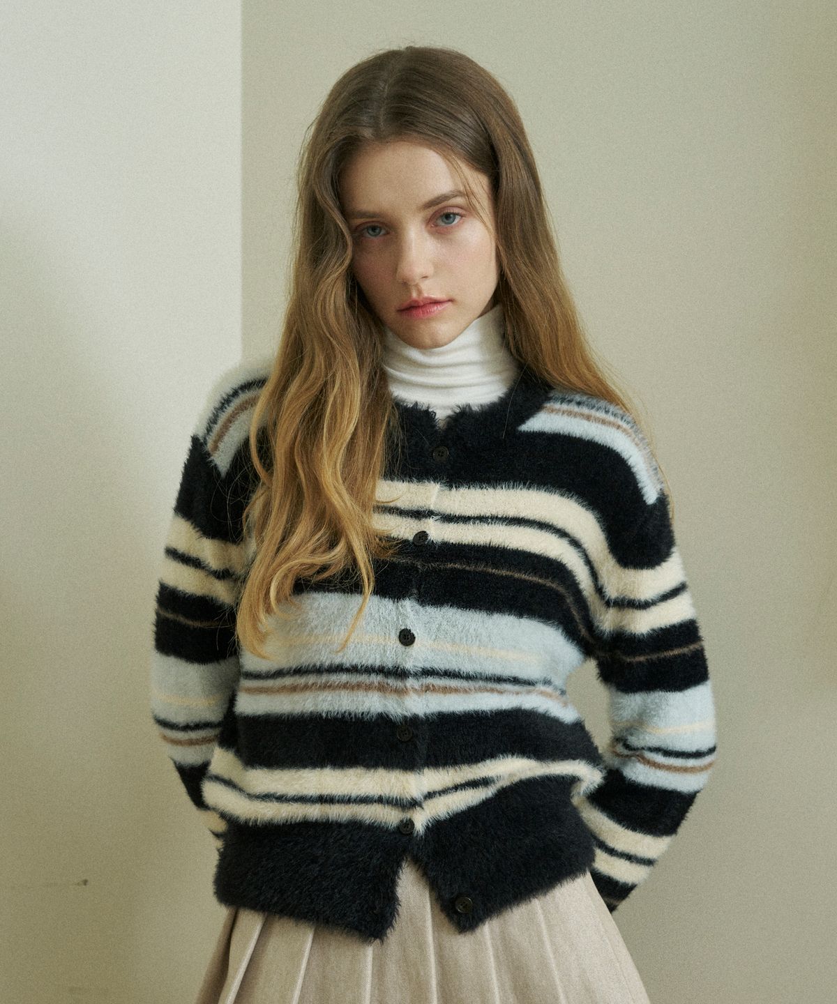 블레티(VLETI) Color Scheme Striped Knit Cardigan (Black)