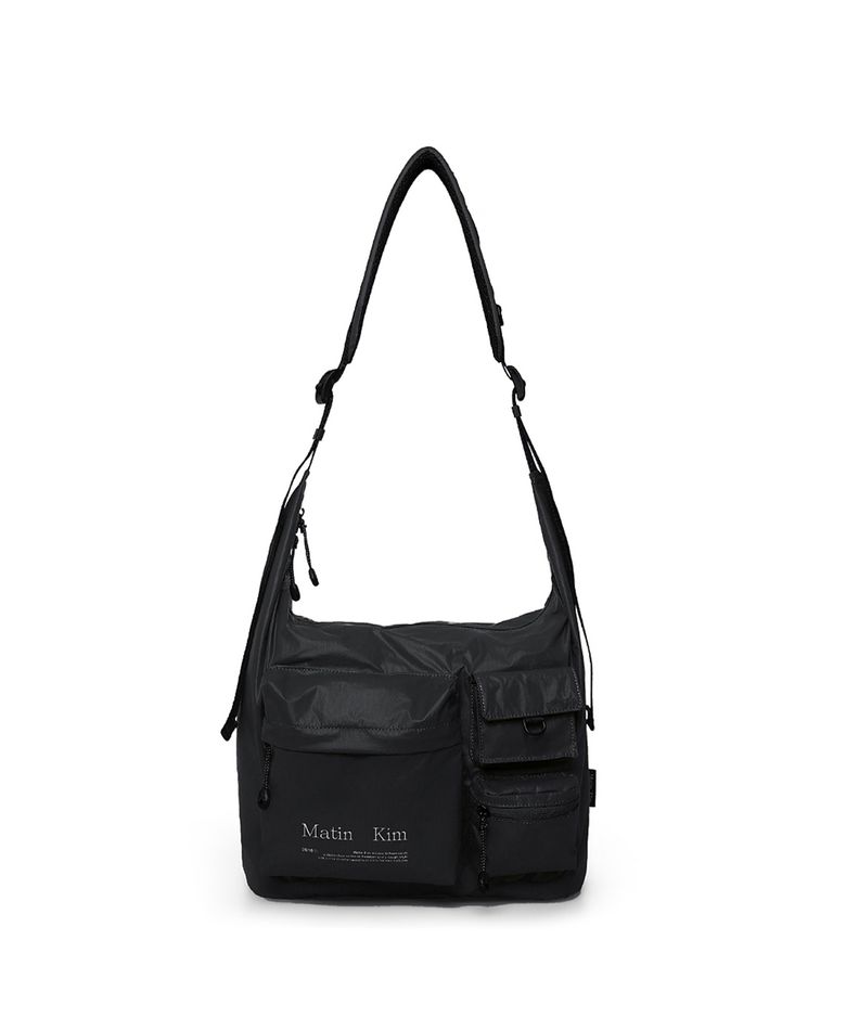 MULTI-POCKET LITE CROSS BAG IN BLACK