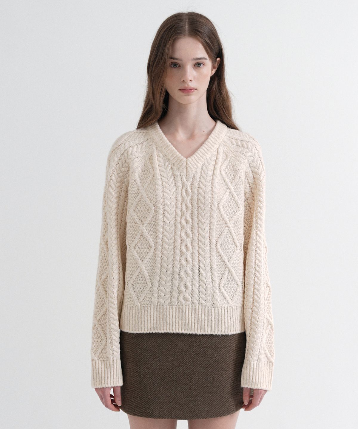 블레티(VLETI) Twist V-Neck Loose Fit Knit (cream beige)