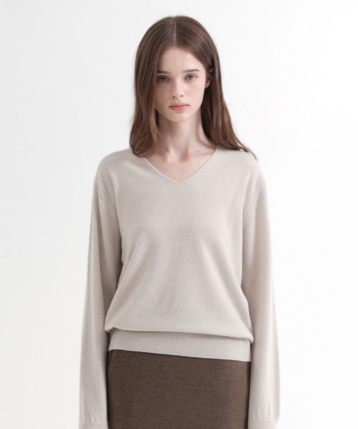 블레티(VLETI) Merino Wool 100% V-Neck Basic Knit (salted cream)