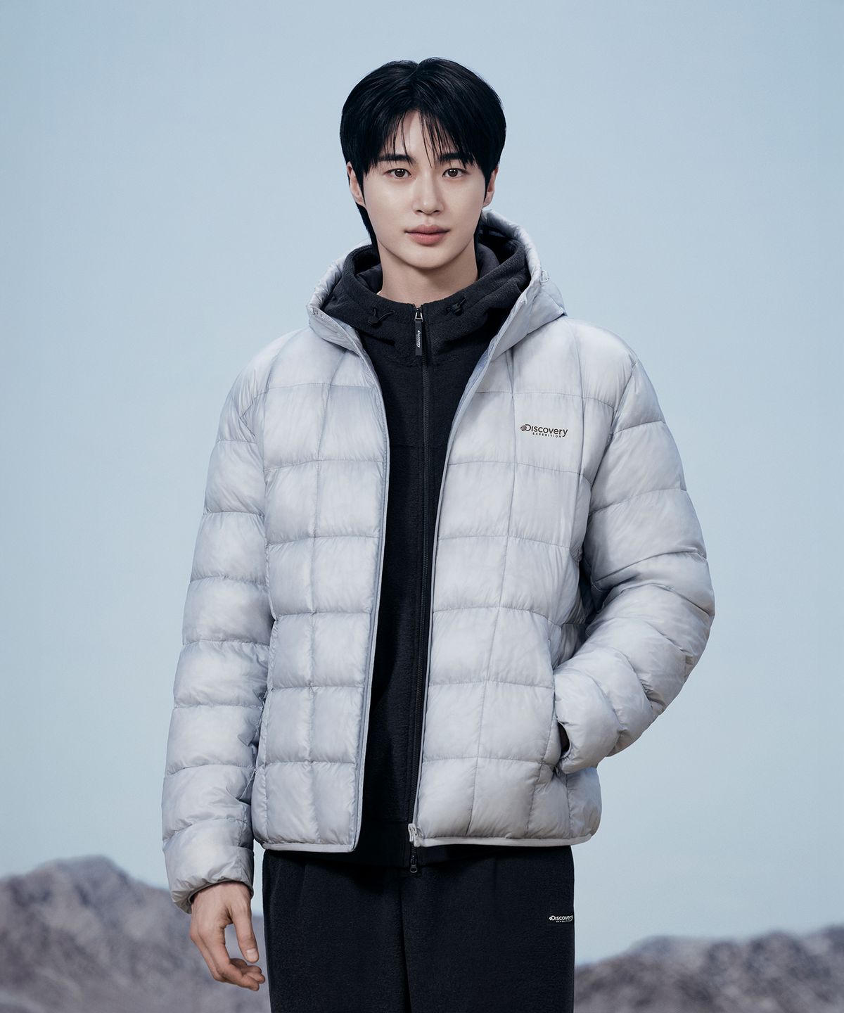 디스커버리 익스페디션(DISCOVERY EXPEDITION) 남성 올버트 후드 경량 패딩자켓 (L. SKY BLUE)