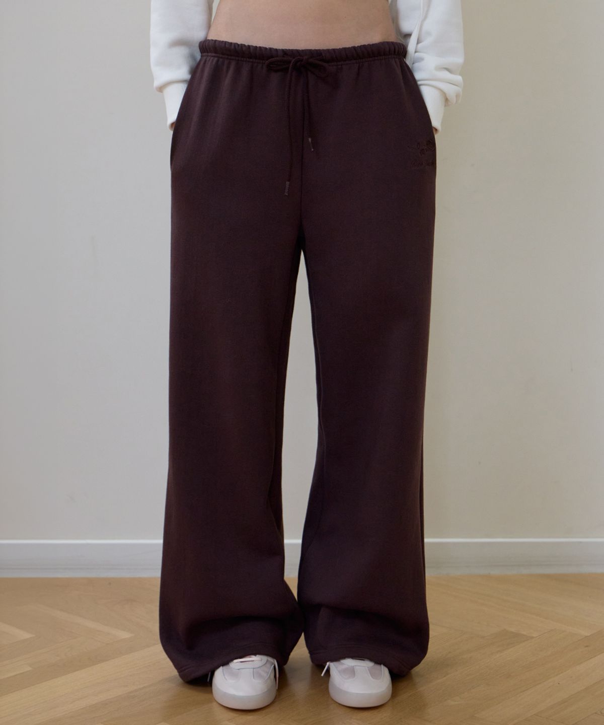 로제프란츠(ROSEFRANTZ) Rose Embroidery Wide Sweatpants [Brown]