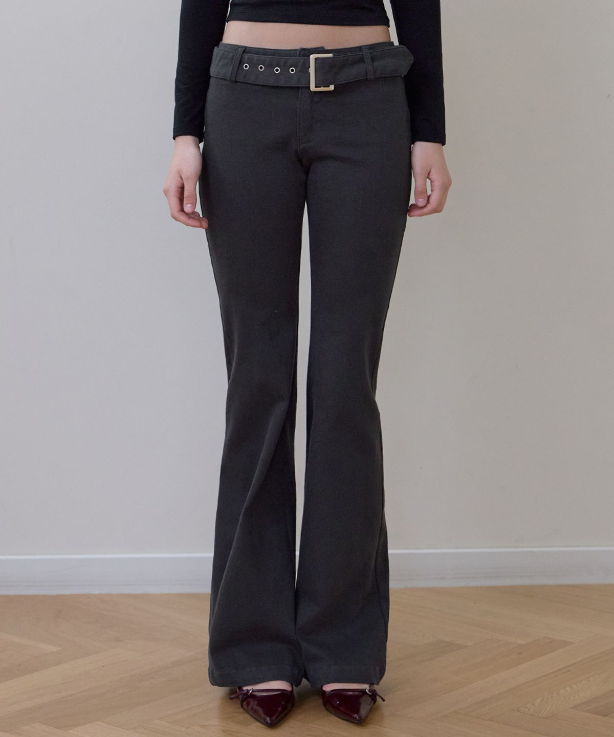 로제프란츠(ROSEFRANTZ) Belted Boots Cut Pants [Charcoal]
