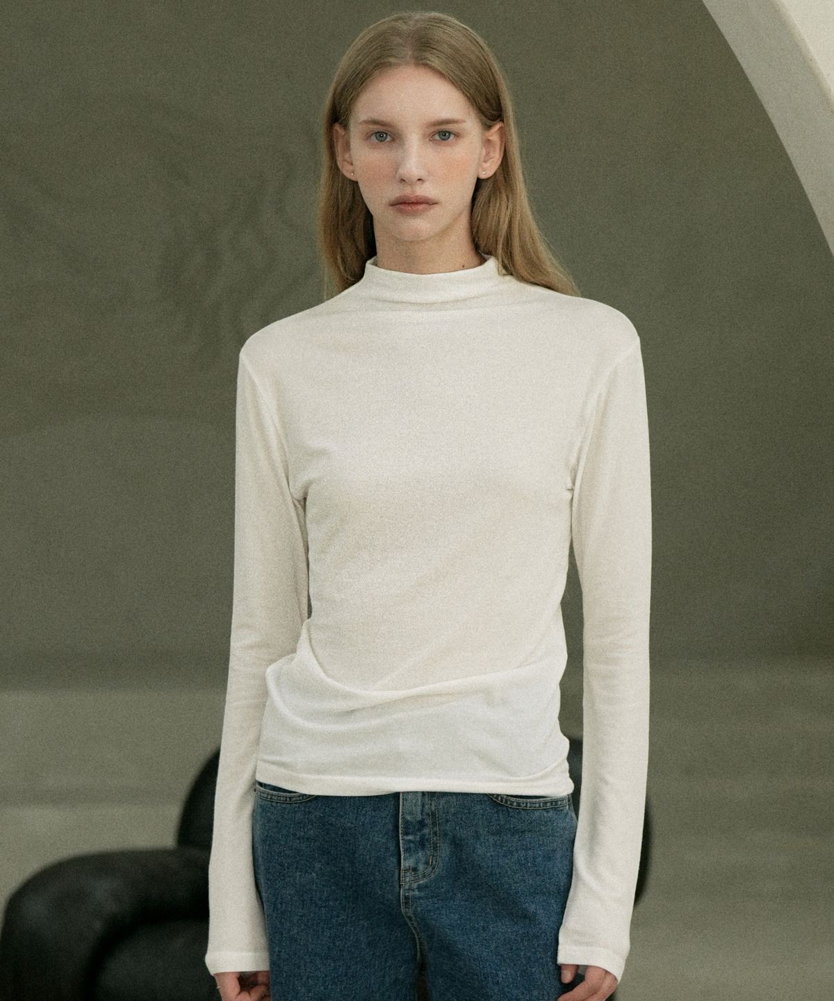 블레티(VLETI) Turtleneck Tencel Slim T-Shirt (ivory)