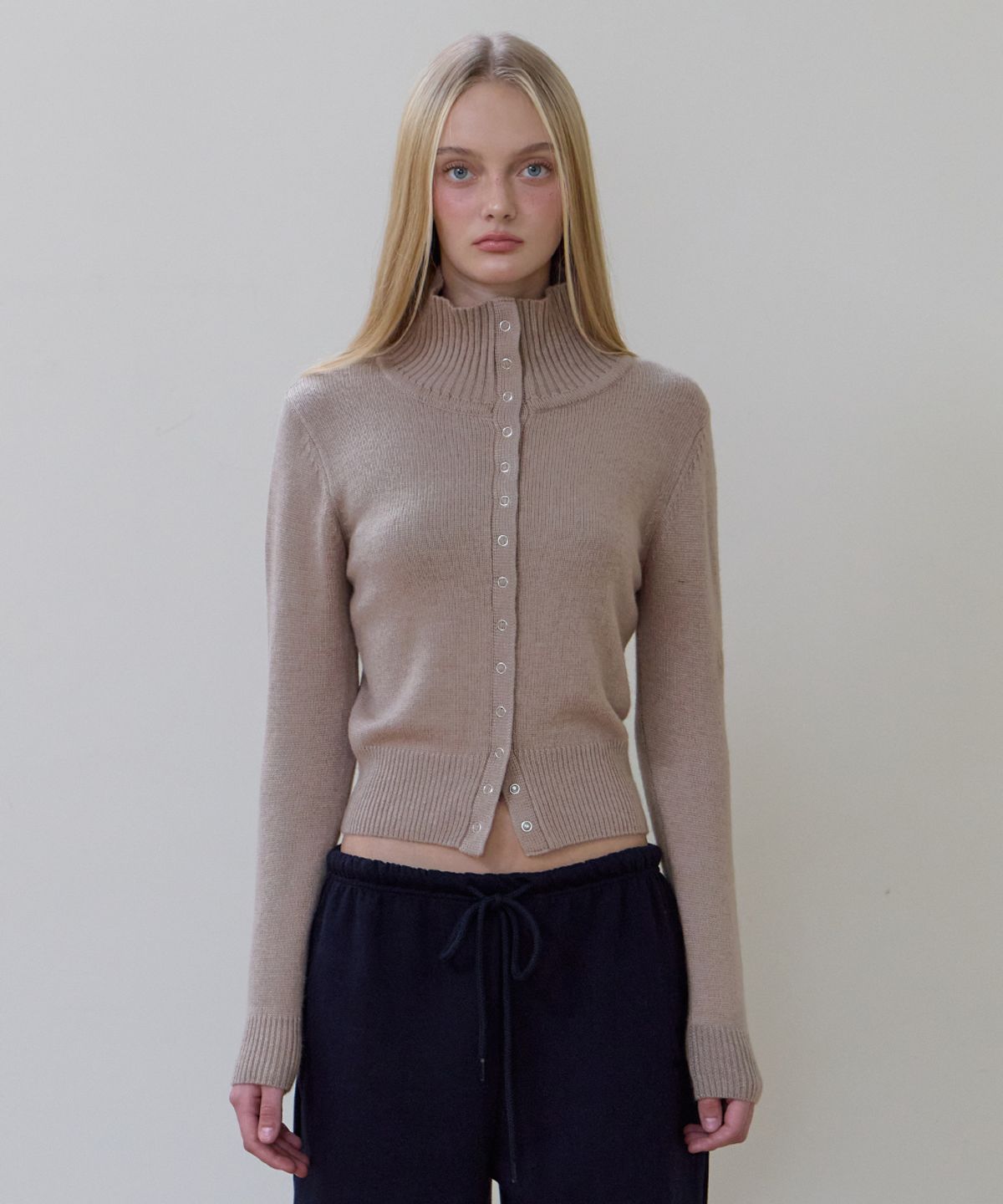 로제프란츠(ROSEFRANTZ) High Neck Eyelet Cardigan [Beige]