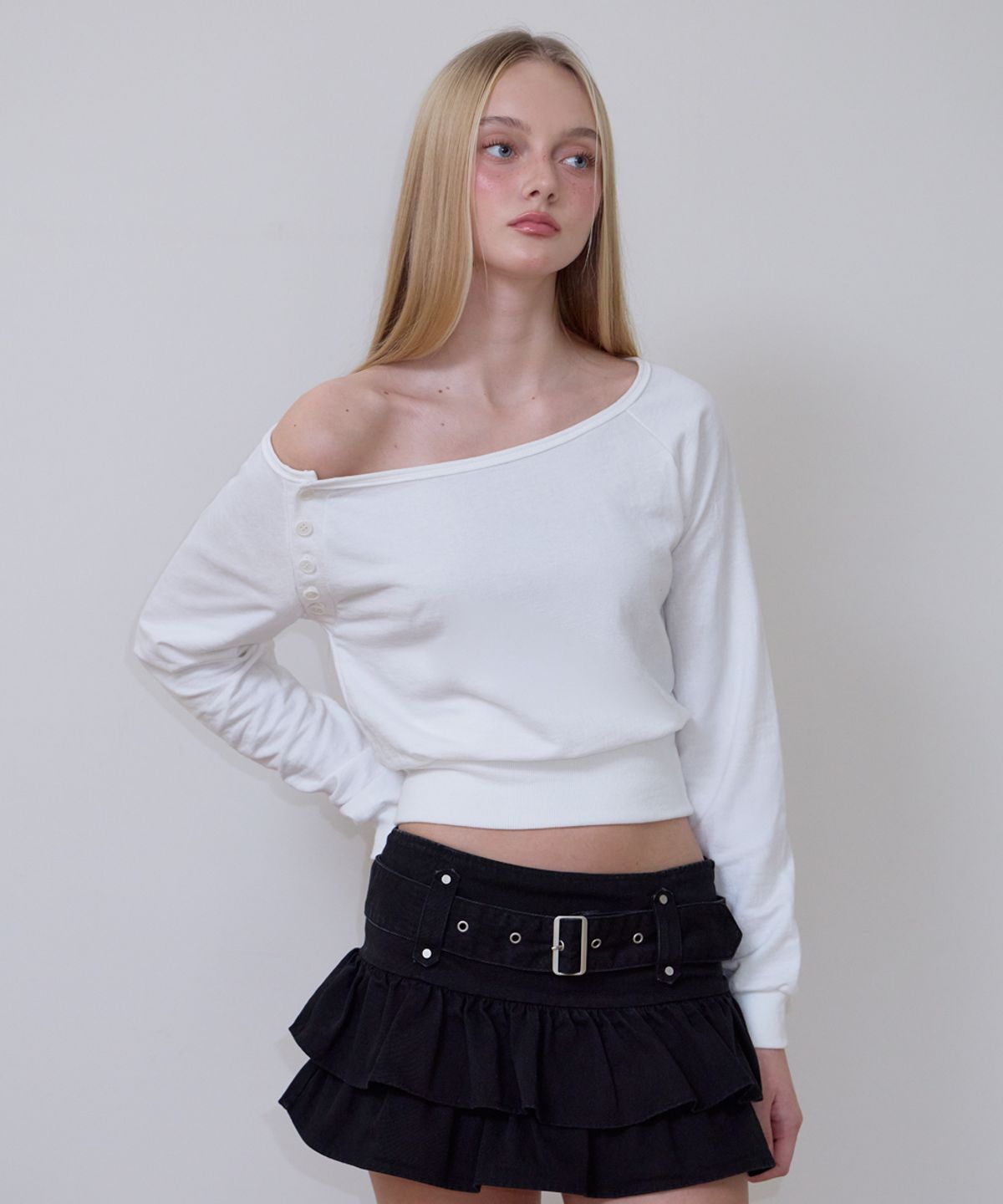 로제프란츠(ROSEFRANTZ) Off-Shoulder Button Sweatshirt [Ivory]