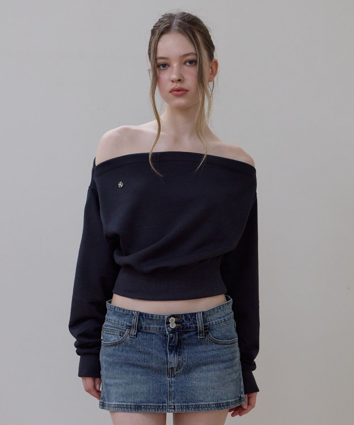 로제프란츠(ROSEFRANTZ) Crop Off Shoulder Sweatshirt [Charcoal]