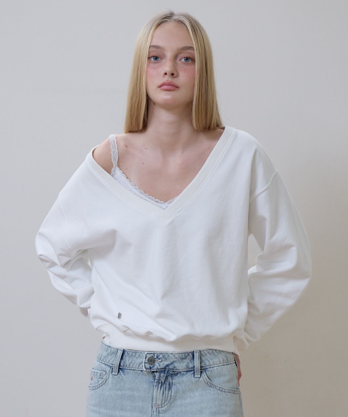 로제프란츠(ROSEFRANTZ) Deep V-neck Sweatshirt [Ivory]