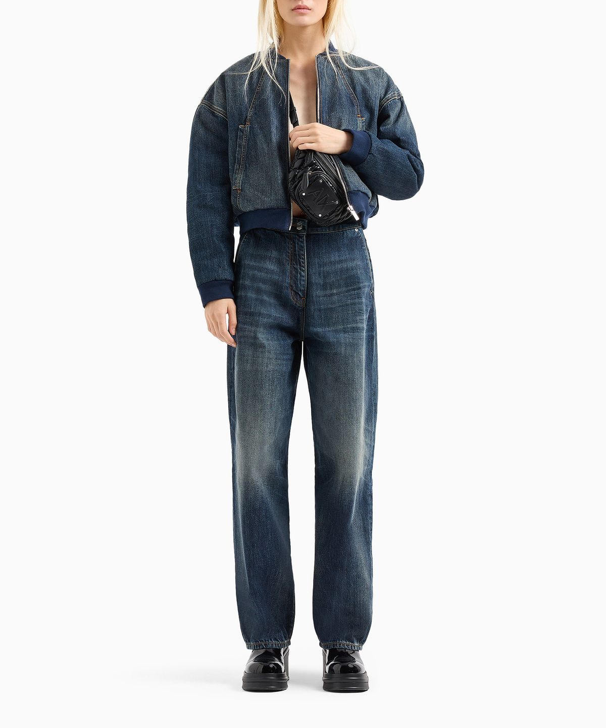 아르마니 익스체인지(ARMANI EXCHANGE) 여성 백 로고 프린트 보이프렌드 데님 진 _다크 블루_A424341505