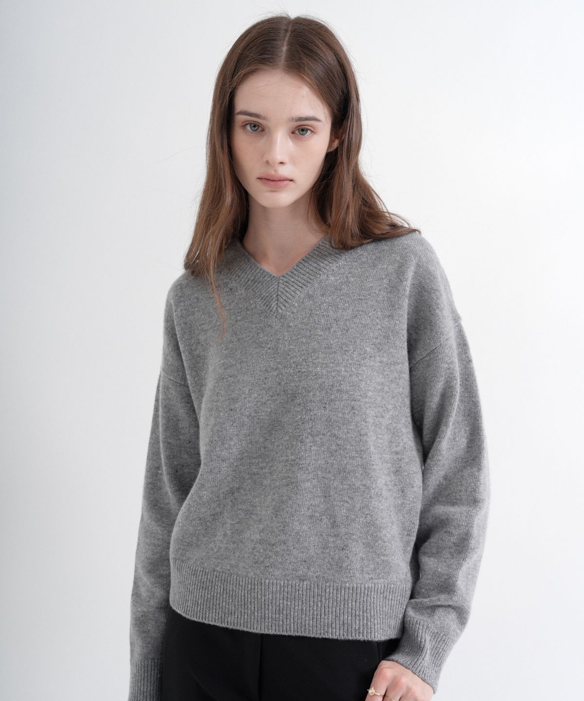 블레티(VLETI) Merino Wool 100% V-neck Knit (gray)