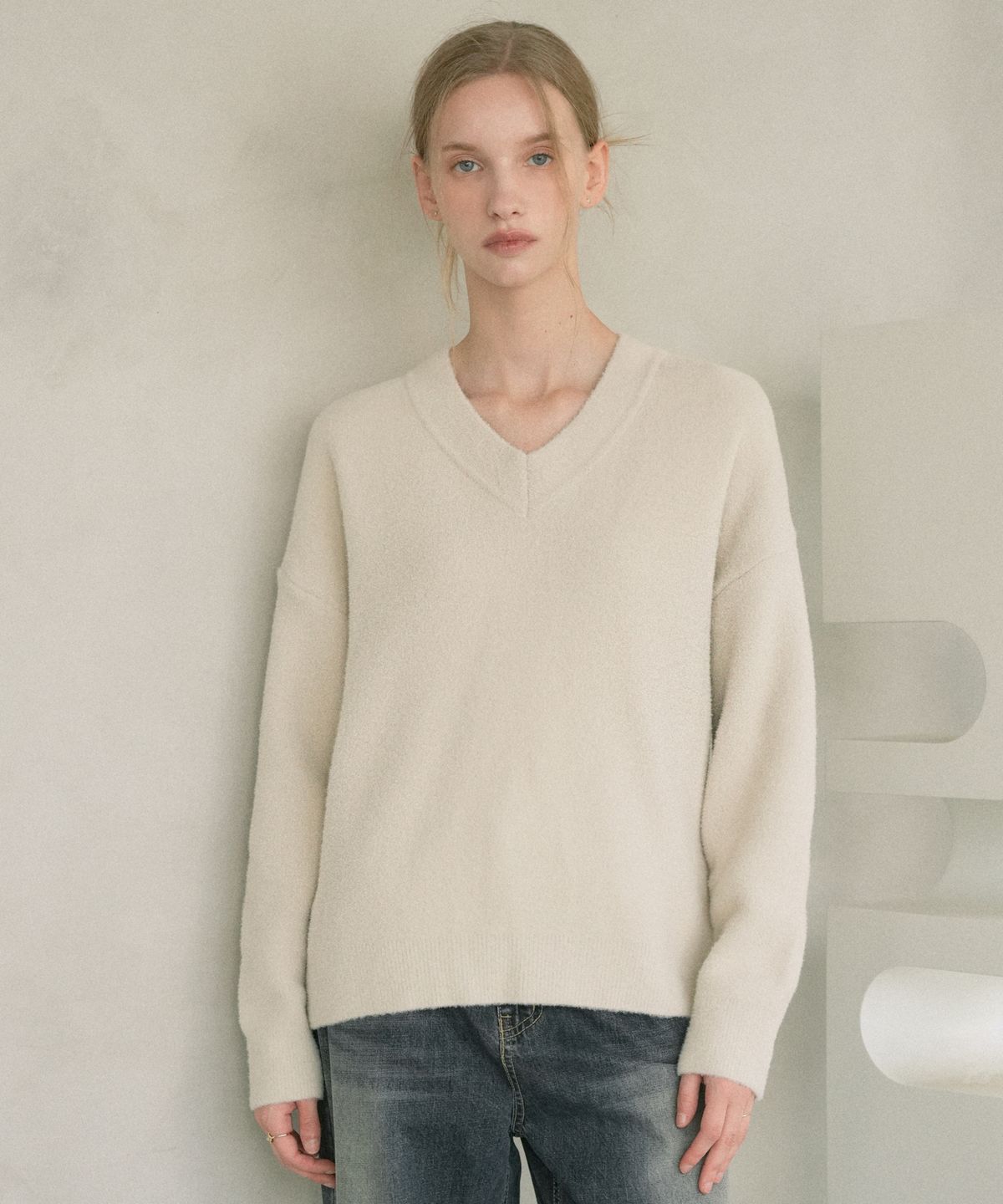 블레티(VLETI) V-neck Reverse Knit (gray beige)