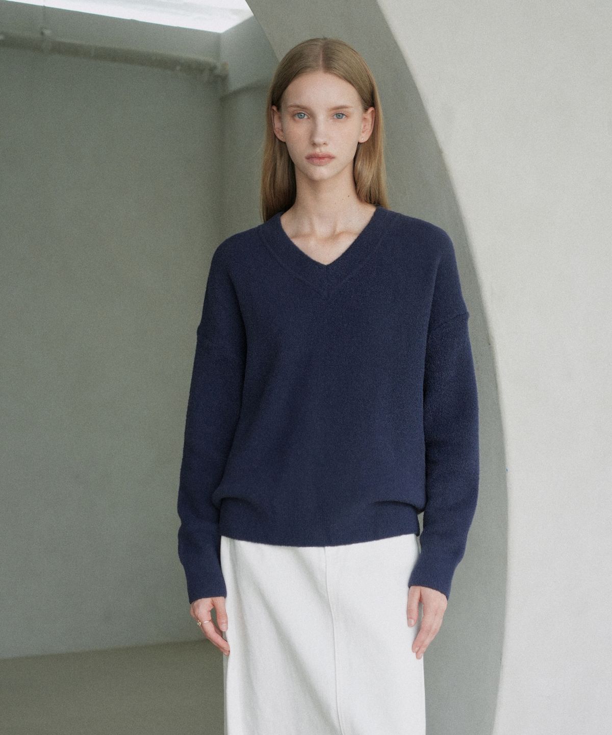 블레티(VLETI) V-neck Reverse Knit (navy)