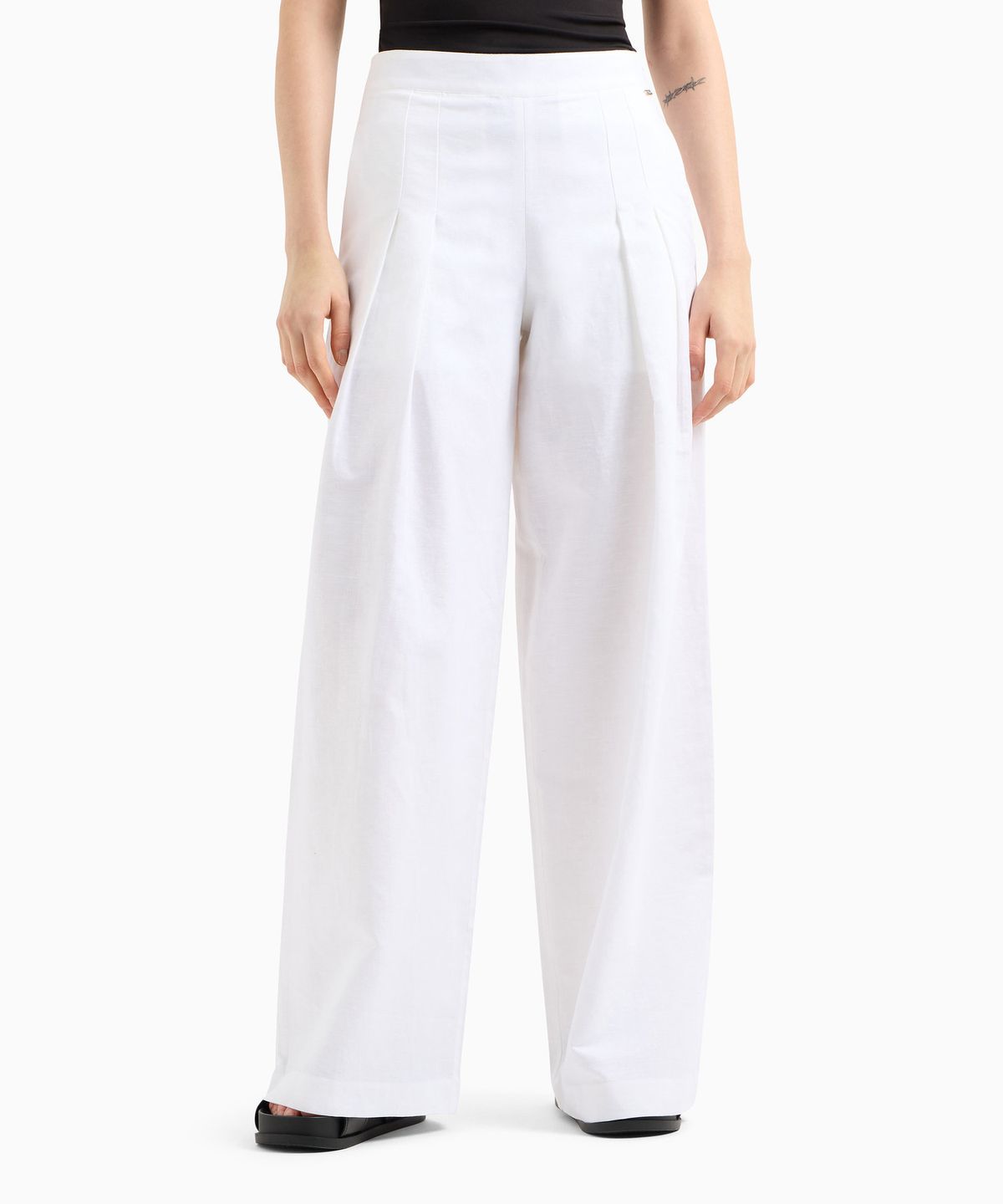 아르마니 익스체인지(ARMANI EXCHANGE) 여성 투 턱 플리츠 와이드 팬츠 _화이트_A425141508